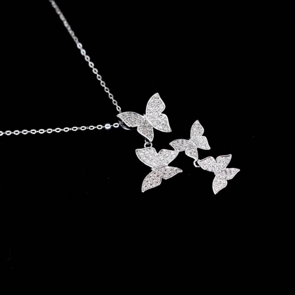 🌺 STERLING SILVER (925) ZIRCON BUTTERFLY NECKLACE - Picture 2 of 8
